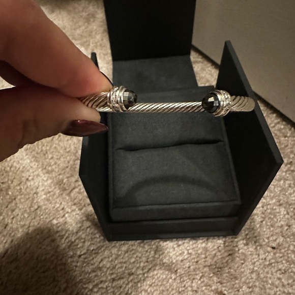 David Yurman Classic Cable Bracelet with Hematite stone and diamonds. - Picture 5 of 6